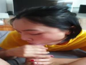 留学生刘玥饥渴难耐，发骚求操湿透了！